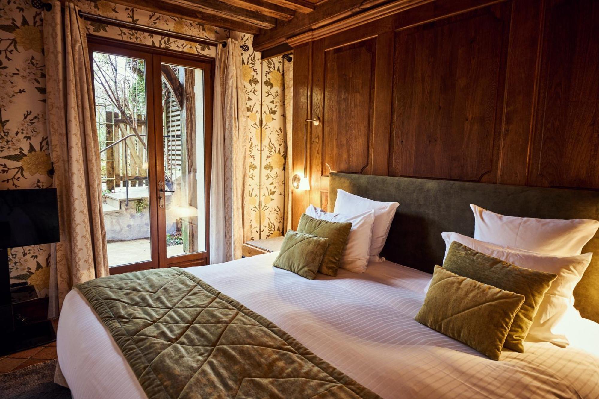 Отель Relais Bernard Loiseau Сольё Экстерьер фото